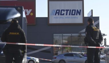 Teenager arrested in stabbing deaths of 2 women in Czech Republic | Nation/World