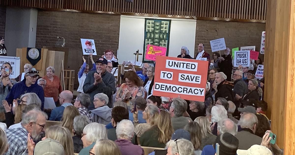Hundreds rally against Trump, Musk, Hurd | Western Colorado