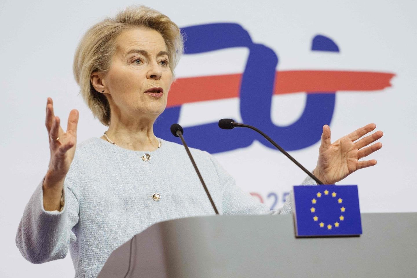 Après les droits de douane massifs annoncés par les Etats-Unis, l’Union européenne promet des « contre-mesures fermes »