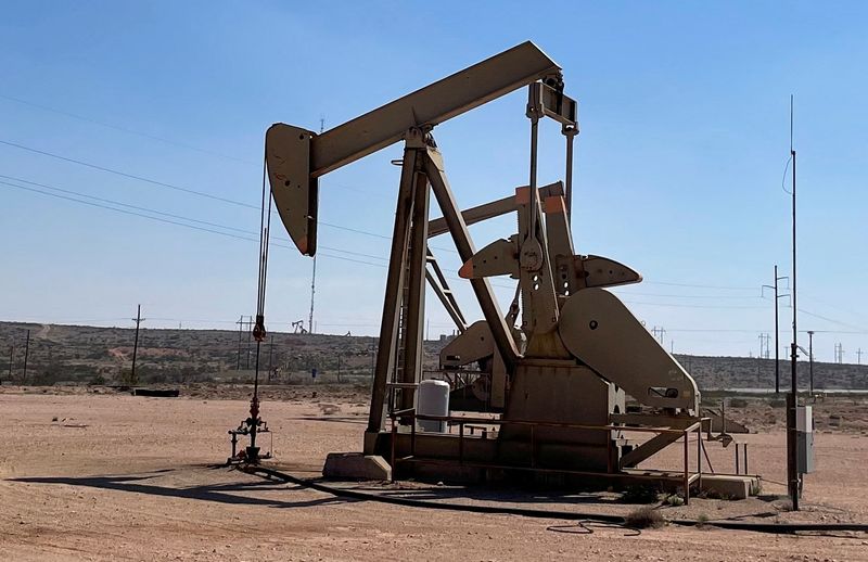 Oil settles down $2, posting weekly loss as Mideast risk premium fades
