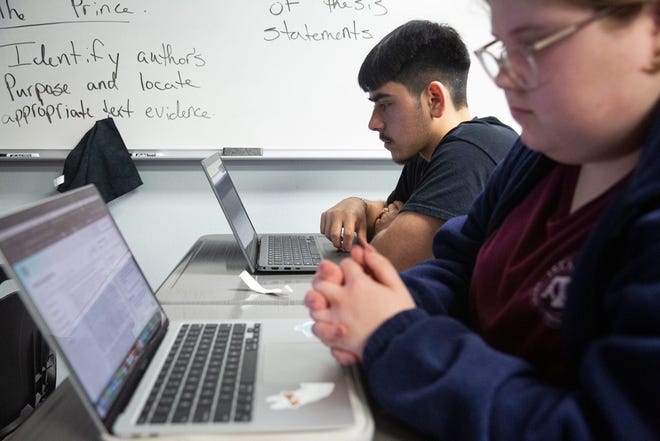 Matthew Paul and Madelyn Shenkle work on an assignment using artificial intelligence programmed to respond like philosopher Niccolo Machiavelli during a 10th grade English class at Collegiate High School on Feb. 3, 2025, in Corpus Christi, Texas. Angela Piazza/Caller-Times, Angela Piazza/Caller-Times / USA TODAY NETWORK via Imagn Images