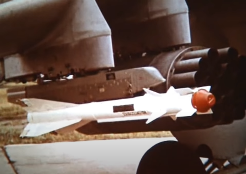 An R-60 missile mounted on a Mi-24 helicopter / Defense Express / About Ukrainian Shahed Hunting Tactics and How Poland, North Macedonia, and the Czech Republic Made them Possible