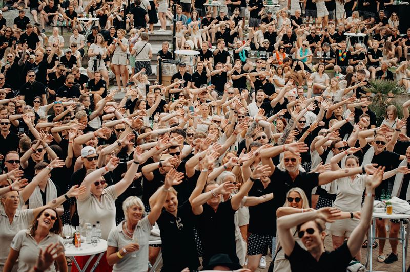 Folkmassa av Considare 