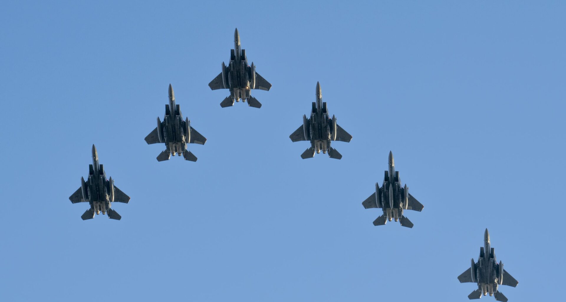 Defense Secretary Orders Air Force to Pause All Reorg Planning