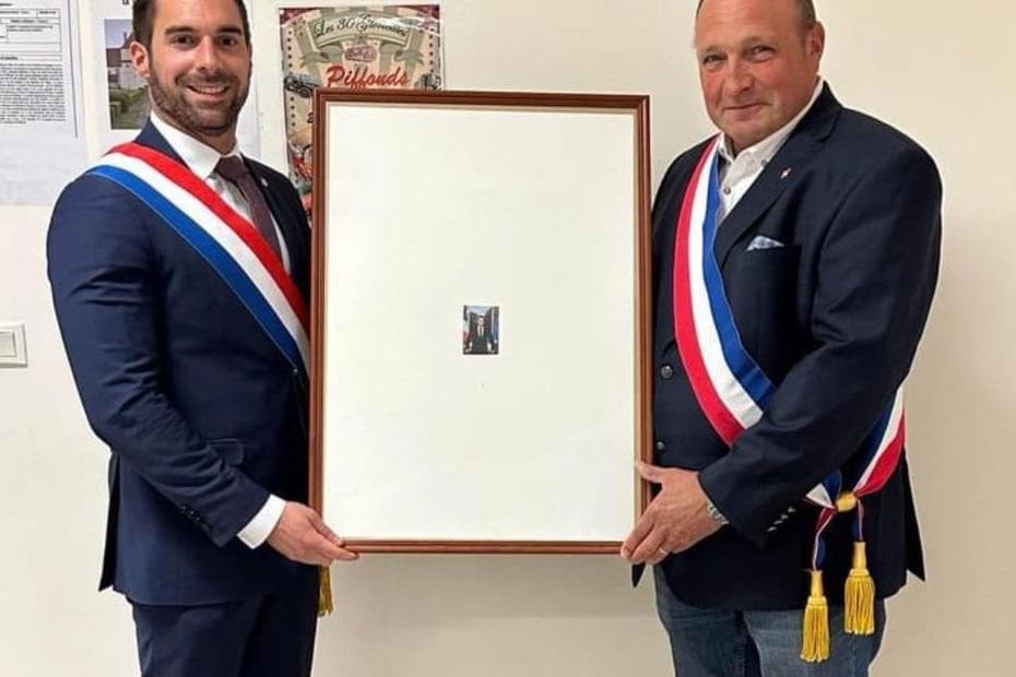 Montages racistes, insultes... Les publications jugées “odieuses” d’un maire RN sur Facebook, le MRAP demande sa démission