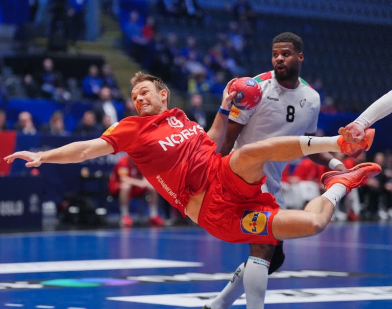Denmark's Mathias Gidsel (L) in action during the IHF World Men's Championship final round, semi-final handball match between Denmark and Portugal at Unity Arena. Soeren Stache/dpa