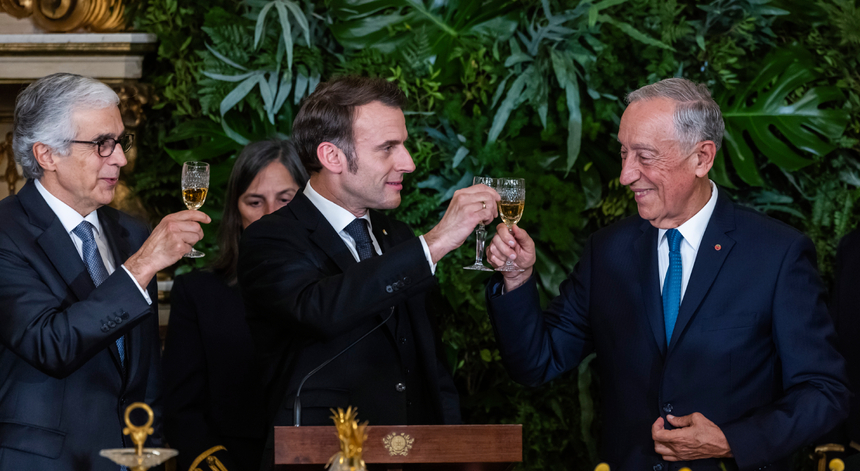 Cooperação política, económica e militar. Macron realiza visita de dois dias a Portugal
