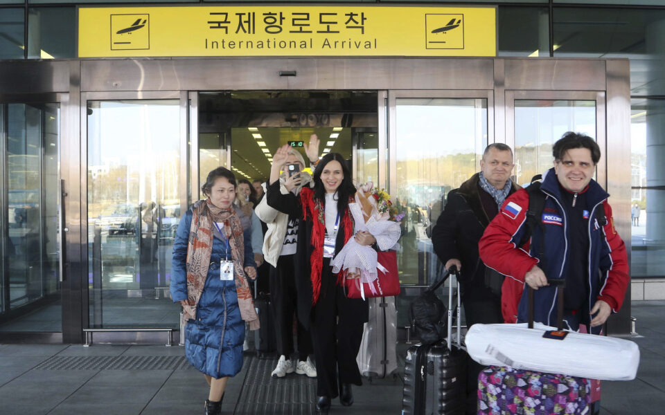 Greek tourists among first foreign visitors to North Korea in 5 years