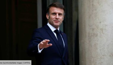 «C’est trop facile d’être planqué dans son bureau» : Emmanuel Macron a un message pour les patrons