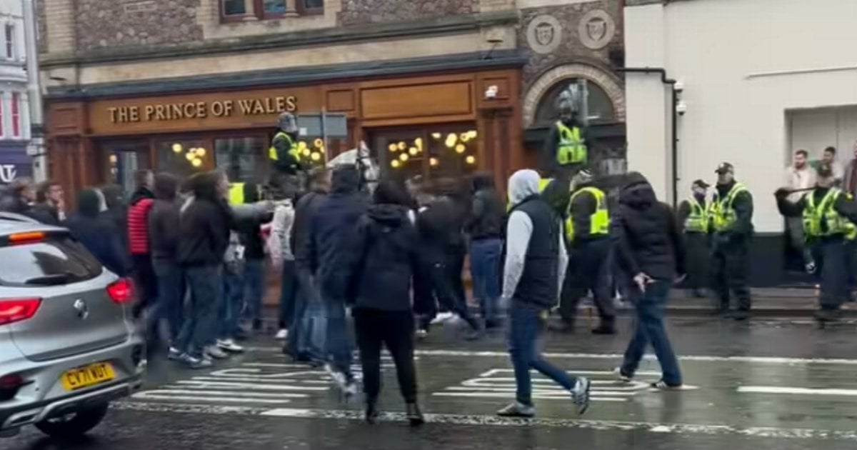 Stay away from Cardiff city centre warning as bus attacked and reports of damage - live updates