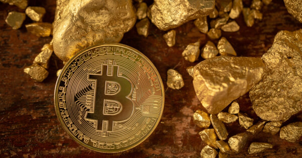 Crypto Rover Suggests Bitcoin's Potential Surge with Dollar Peak