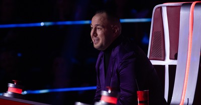 Gyászol Curtis: feketébe borult az oldala