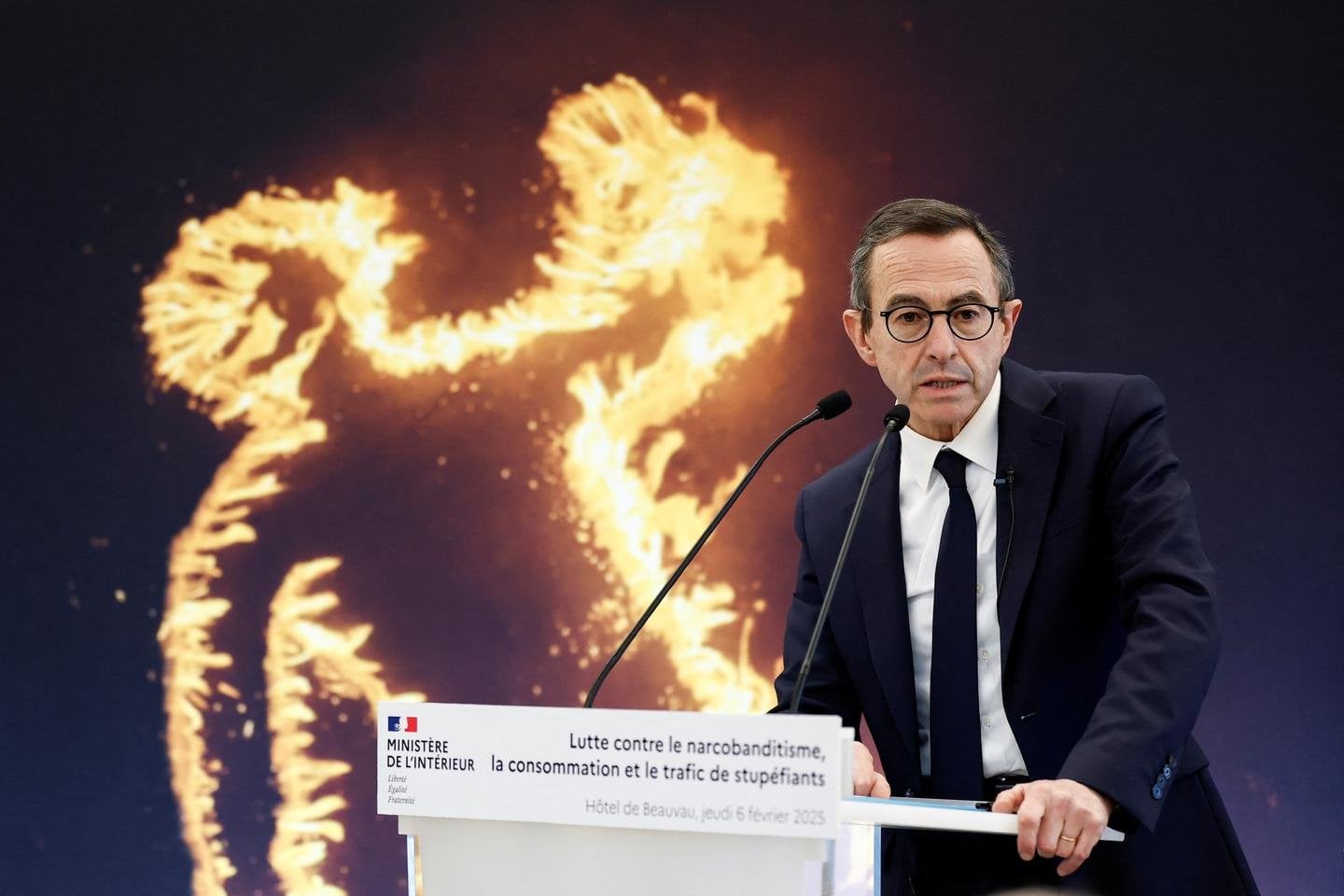 Le ministre de l’intérieur, Bruno Retailleau, lance « une campagne de culpabilisation » visant les consommateurs de drogue