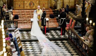 Did Meghan Markle snub Queen Elizabeth during her wedding with Prince Harry? SHOCKING curtseying footage resurfaces