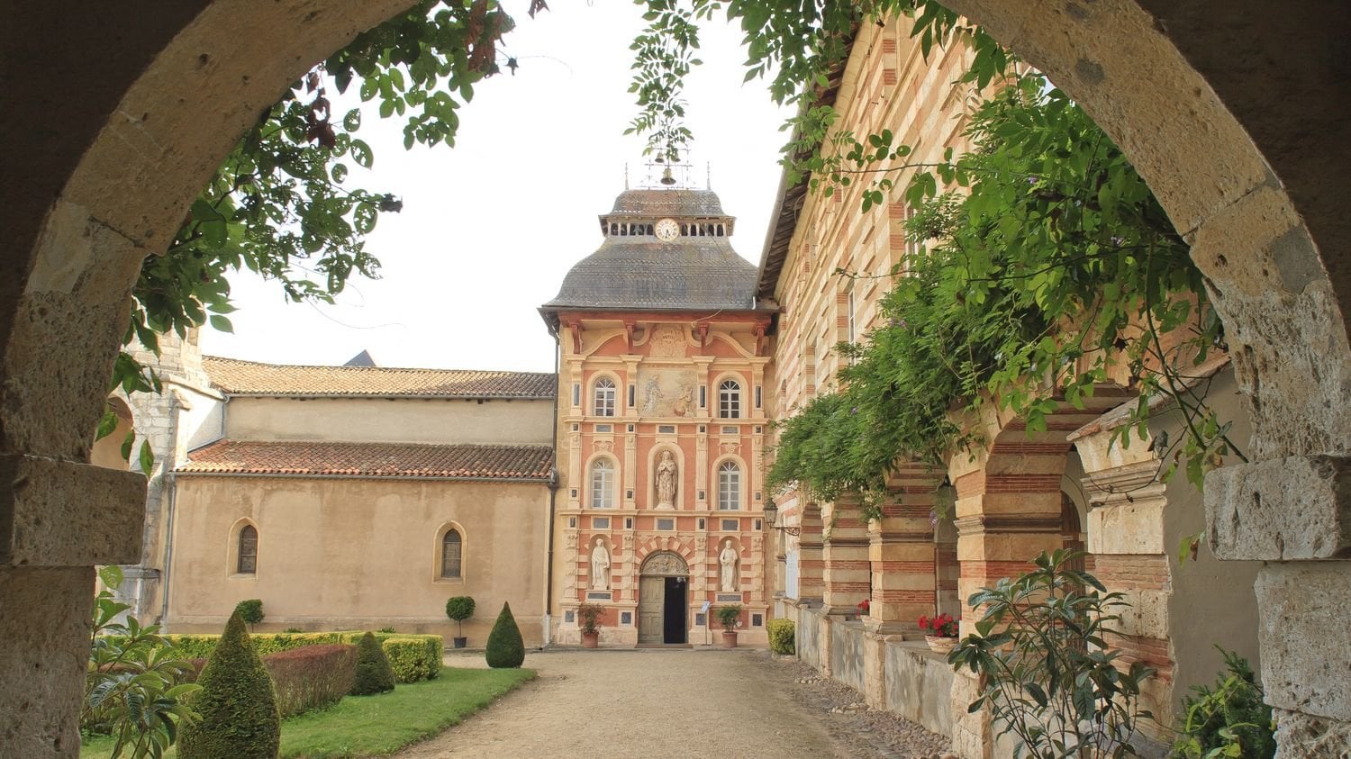 ENQUETE. Tympan percé, violences répétées... Notre-Dame de Garaison, l’autre Bétharram "où l'on giflait les élèves toutes les nuits"