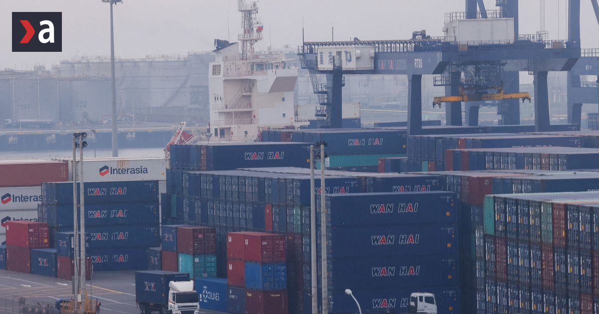 Akcie taiwanských firiem klesli kvôli Trumpovým clám, Taiwan ponúka pomoc – Správy