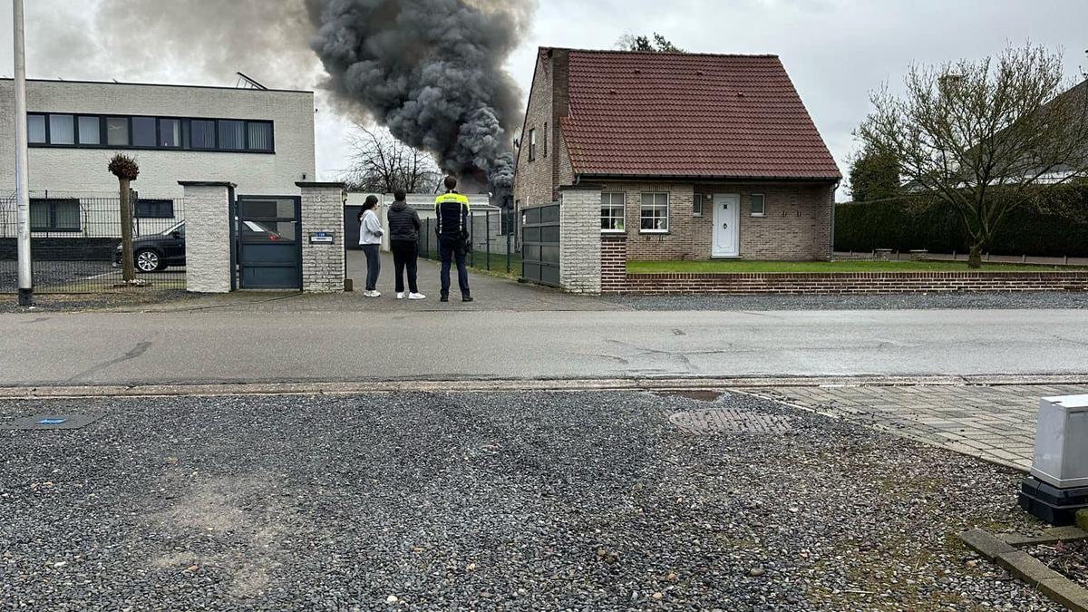 Brand legt tuinhuis volledig in de as in Rekem