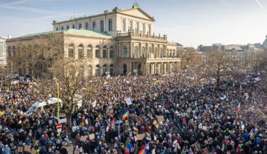 Omas gegen Rechts Hannover: Liveticker zur Demo am 8. Februar - HAZ