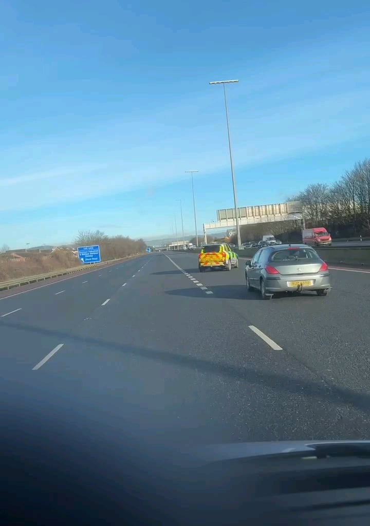 Police attempting a Rolling Roadblock/Traffic Break vs. Shitting Peugeot