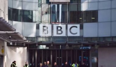 UK households cancel BBC TV licences amid price 'madness'