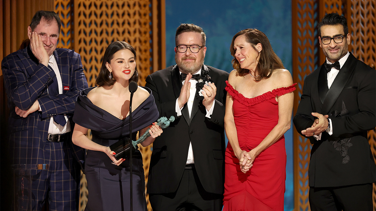 Richard Kind, Selena Gomez, Michael Cyril Creighton, Molly Shannon, and Kumail Nanjiani