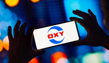 Occidental Petroleum Stock Is Down 32% – But Warren Buffett Keeps Buying More. Does He Know Something the Market Doesn't? - Occidental Petroleum (NYSE:OXY)