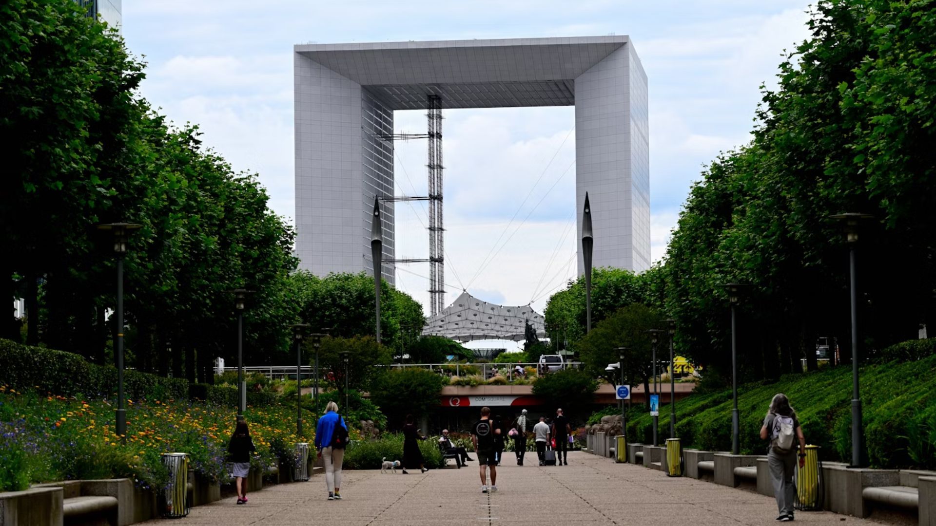 Paris La Défense Arena, Jardin de l'Arche, Nanterre, France