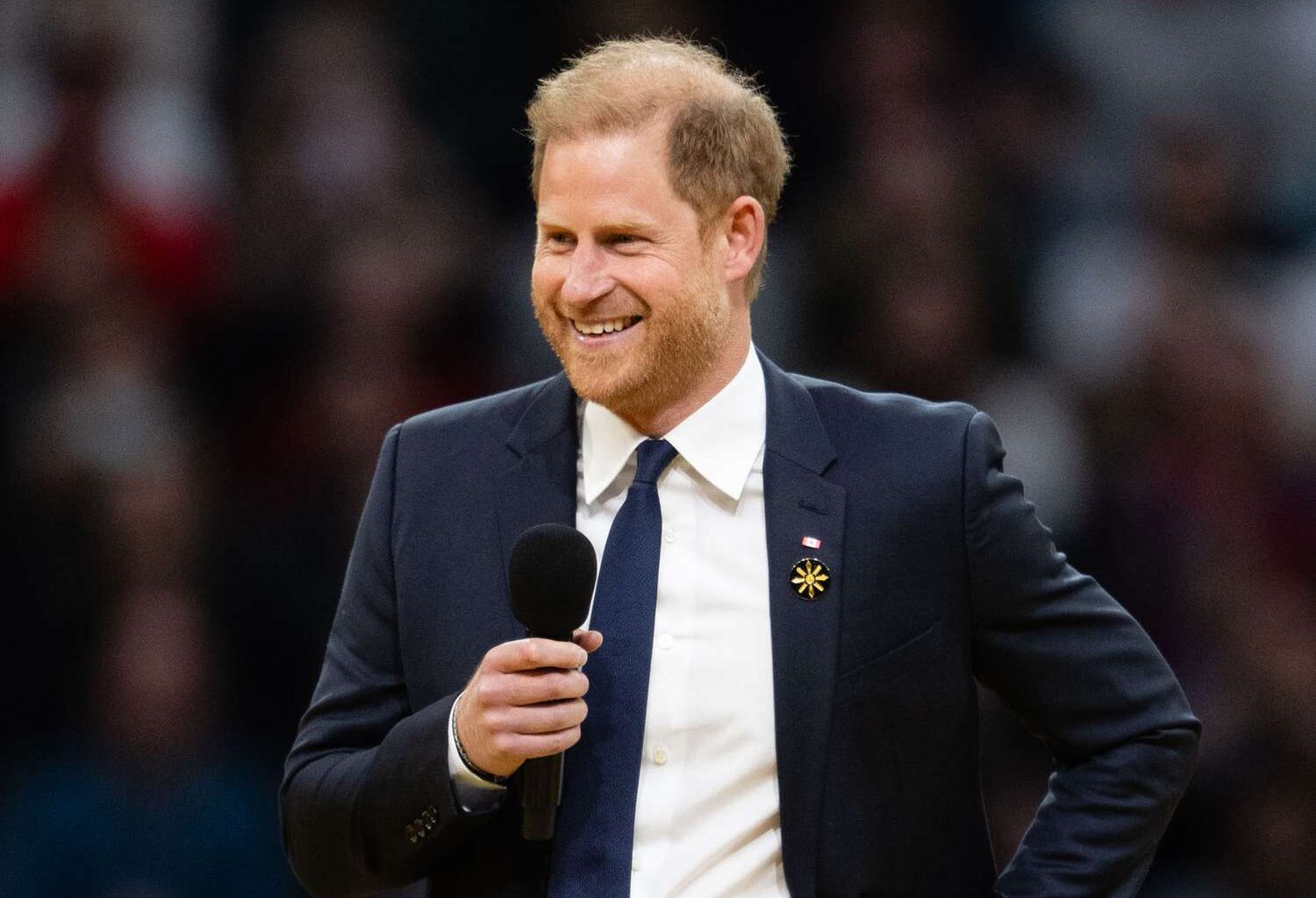 Prince Harry Reacts to ‘So Inappropriate’ Gift from Team Australia at Invictus Games