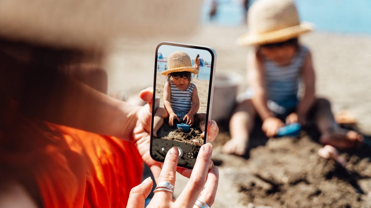 Spain to stop parents earning money from child social media stars