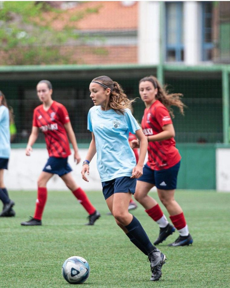 Jessica Dottie, who plays for RCD Espanyol and has trained with England. Credit: Chris Dottie.
