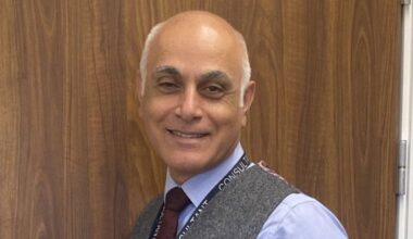 Doctor who removed ovaries without consent and touched a patient's clitoris is allowed to continue practising