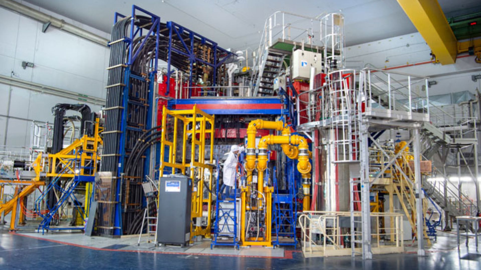 WEST, the tokamak run by the CEA.
