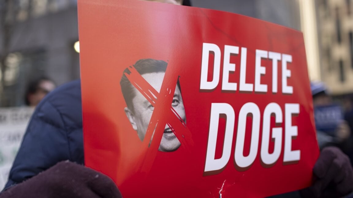 Judge: US gov’t violated privacy law by disclosing personal data to DOGE | Disclosure of personal information to DOGE "is irreparable harm," judge rules.