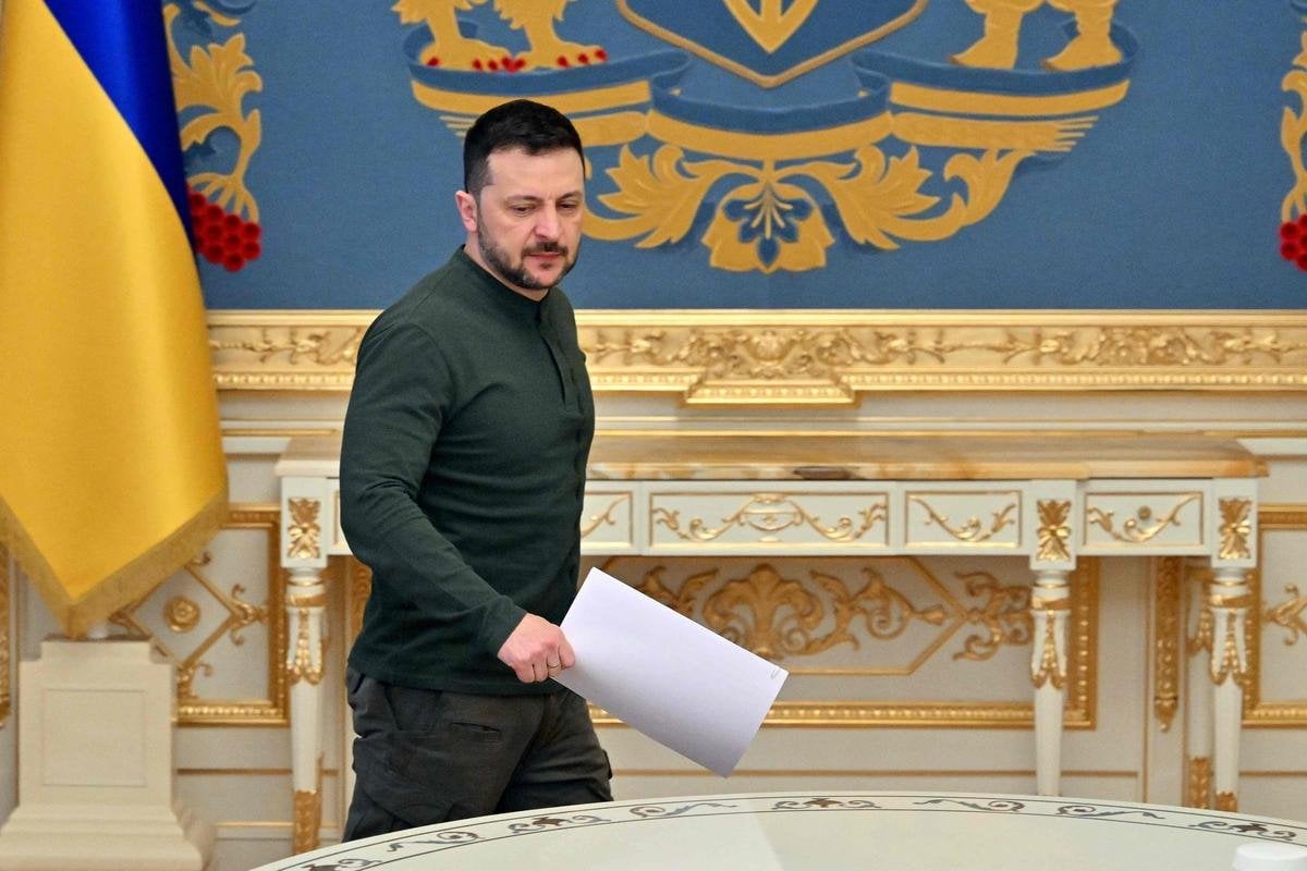 Guerre en Ukraine : Zelensky rejette le projet d’accord de Trump sur les minerais