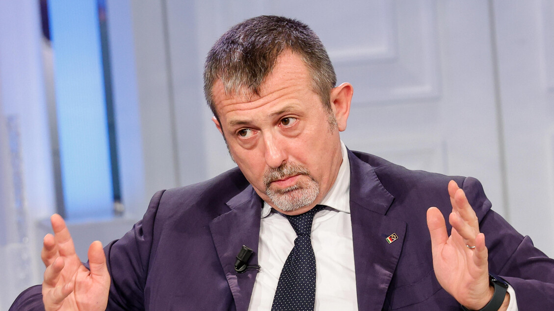 Delmastro condannato a 8 mesi. Meloni: 'Resta al suo posto', insorgono le opposizioni - Notizie