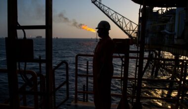 Oil Dips as Trade War Concerns Outweigh Trump’s Pressure on Iran