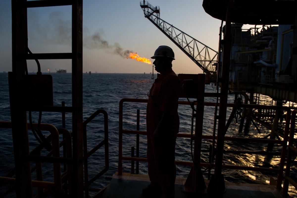 Oil Dips as Trade War Concerns Outweigh Trump’s Pressure on Iran