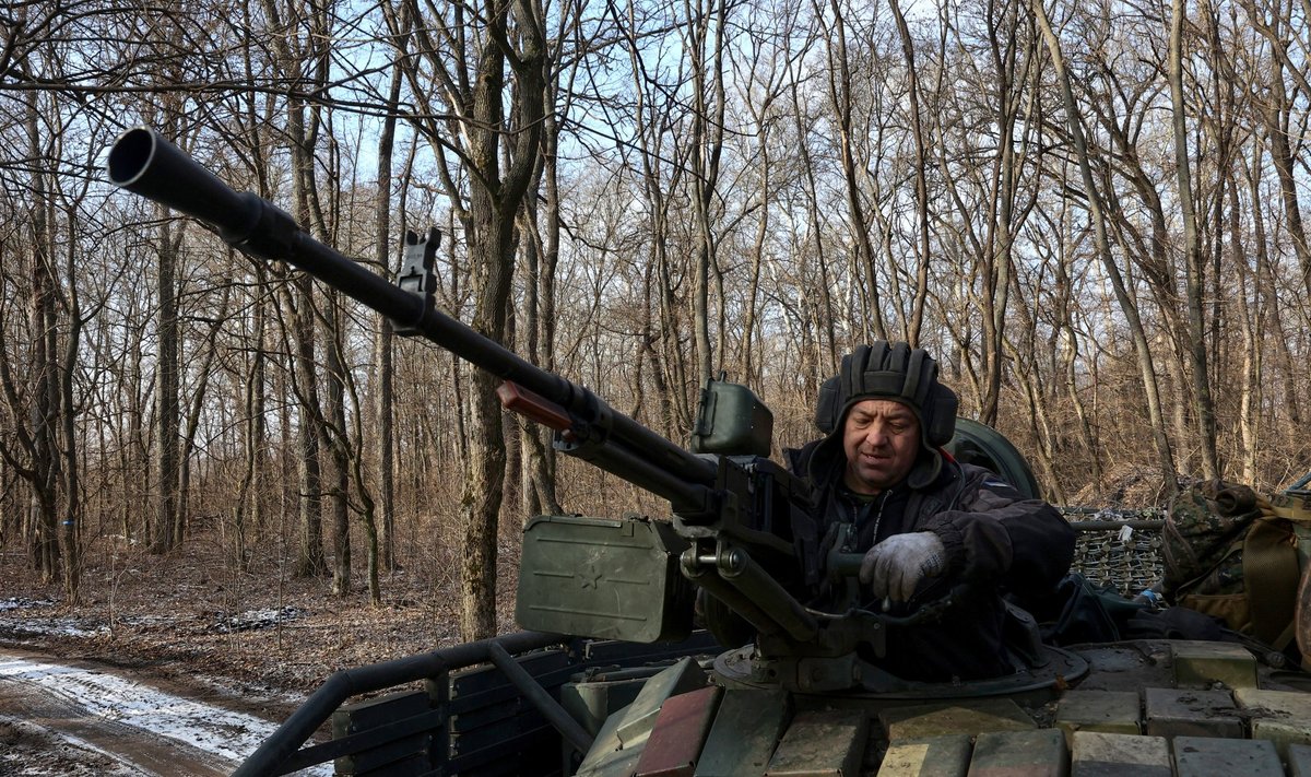 Ukraina 3. tankibrigaadi sõjaväelane oma soomusmasinas Harkivi piirkonnas.