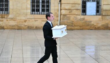 les obsèques du petit Émile ont débuté dans le Var ce samedi