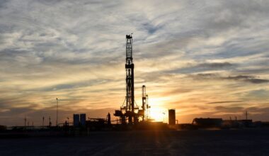 US drillers add oil and gas rigs for third week in a row