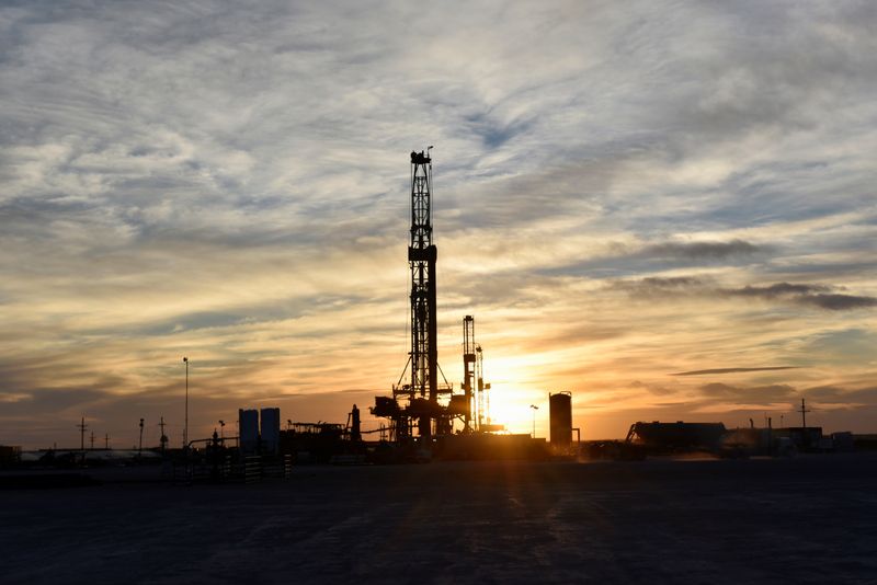 US drillers add oil and gas rigs for third week in a row