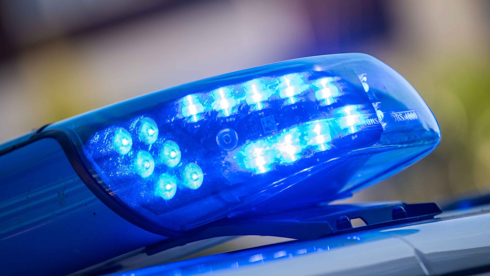 Mann droht vor Krefelder Wahllokal mit Messer - Nachrichten