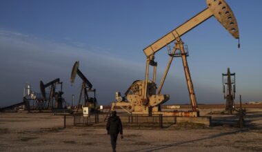 US oil and gas rig count hits highest since June, says Baker Hughes