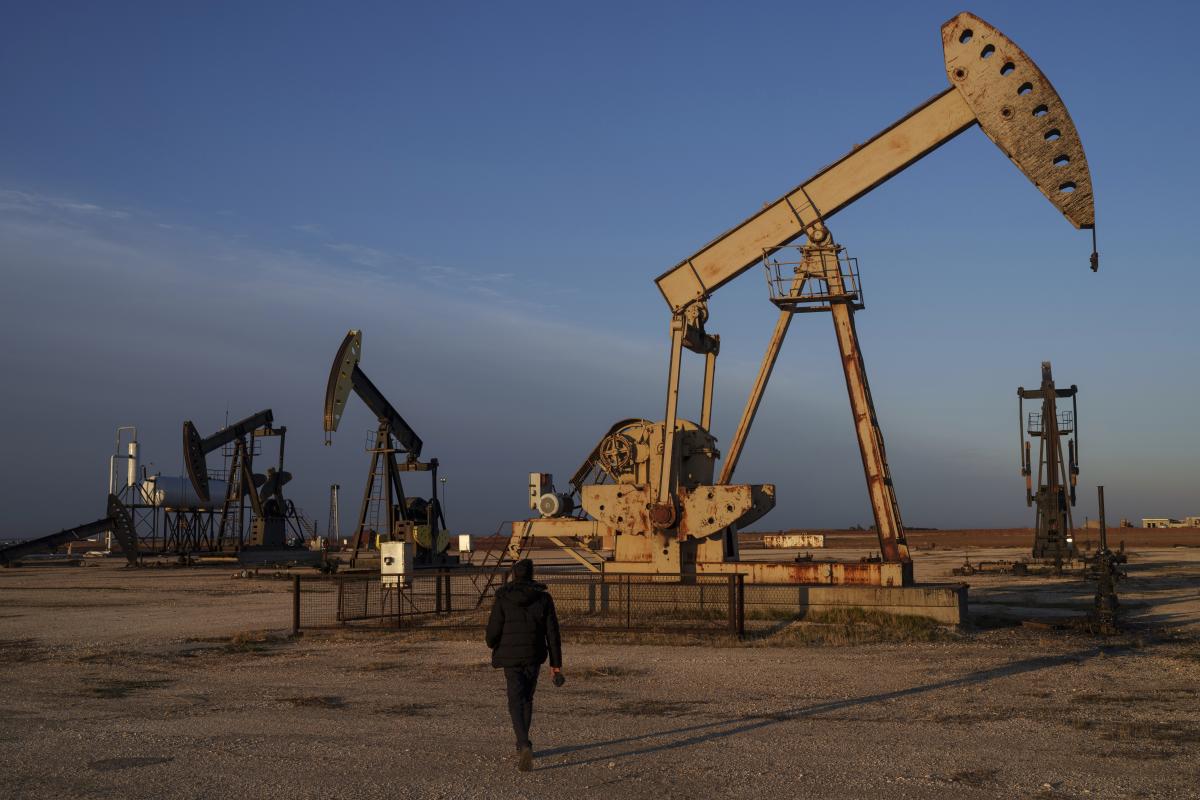 US oil and gas rig count hits highest since June, says Baker Hughes