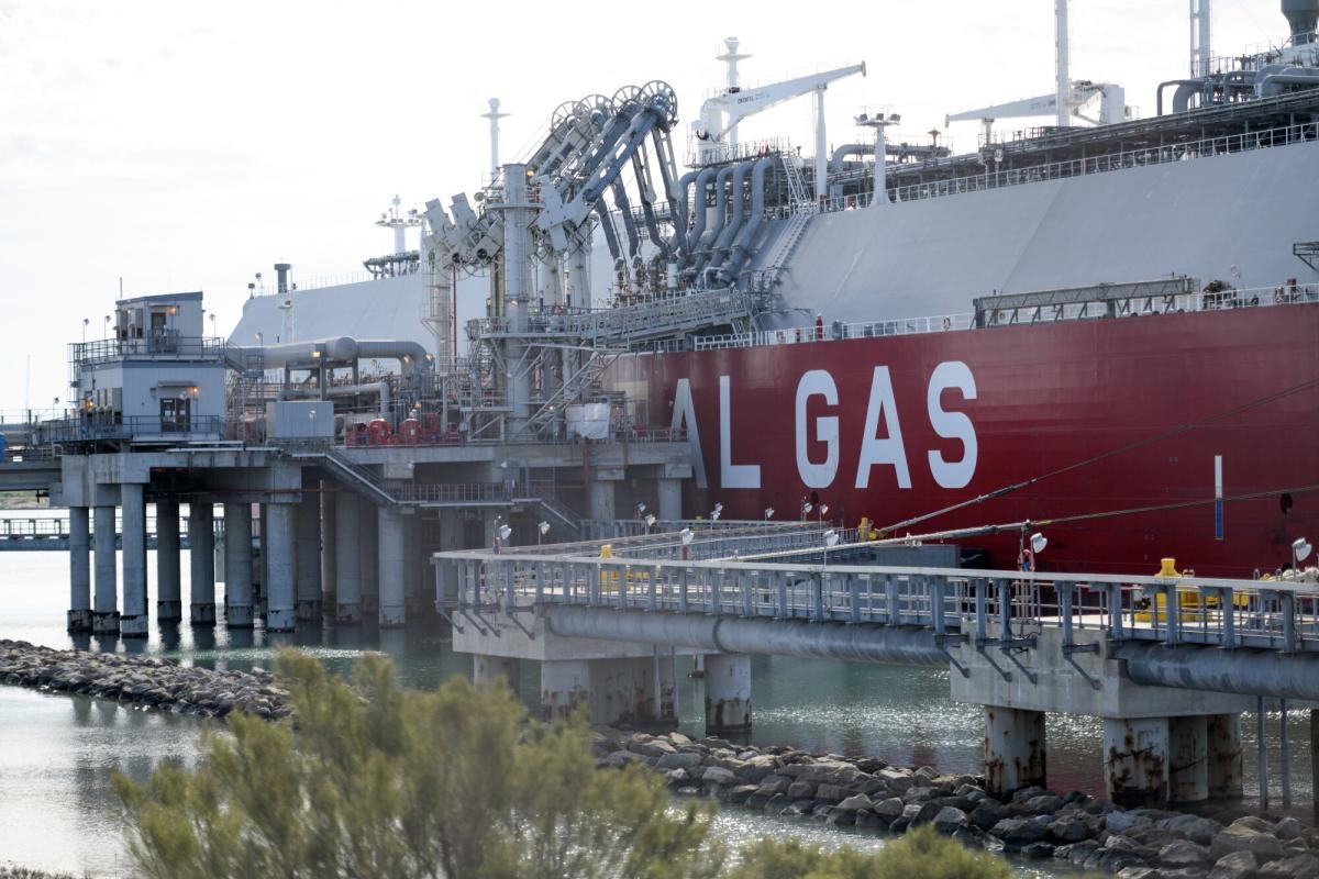 Philippines Seeks to Buy LNG From Delayed Alaska Project