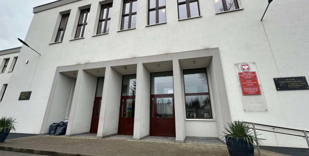 Odwołanie dyrektorki liceum w Sulejówku. Wojewoda otrzymał wyjaśnienia od burmistrza - Aktualności