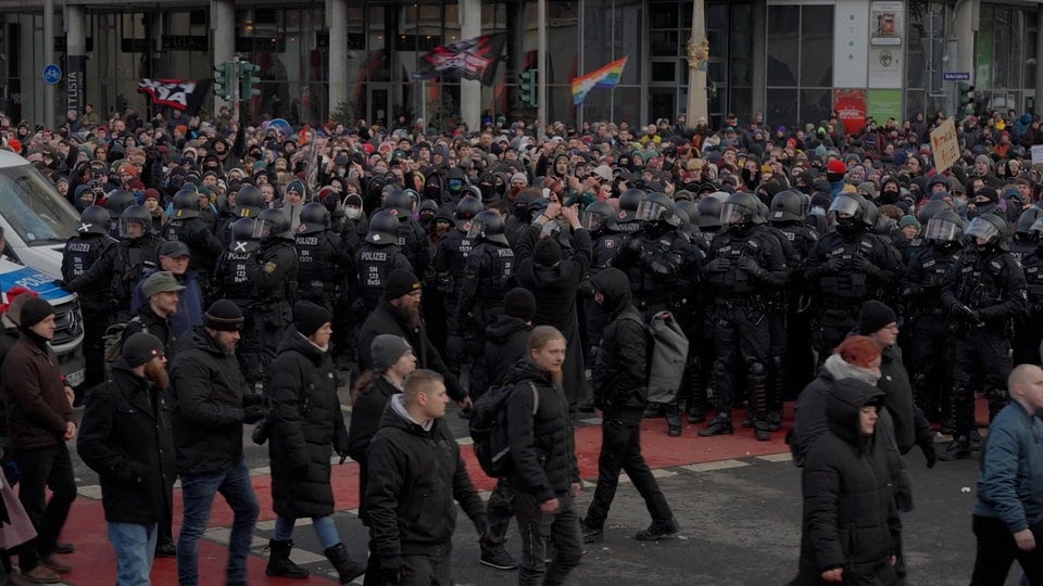Demos in Dresden: Großeinsatz der Polizei wegen Aufmarsch von Rechtsextremisten