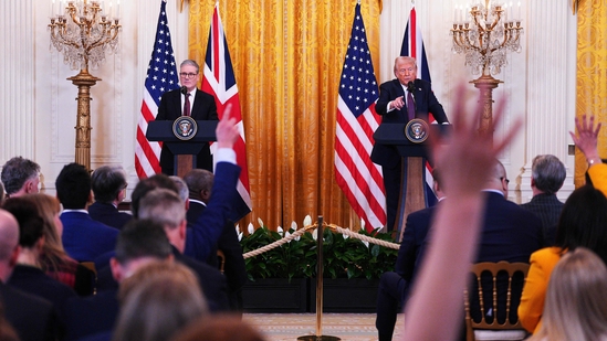 UK PM Keir Starmer met Donald Trump to plead for a US backstop to any Ukraine ceasefire, insisting it would be the only way to stop Russia's Vladimir Putin from invading again. (AFP)