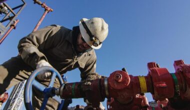 Better Oil Stock: Devon Energy vs. ExxonMobil