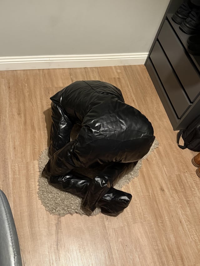 Came across this in my friends house and a bit creeped out. Anyone know what the hell this thing is?